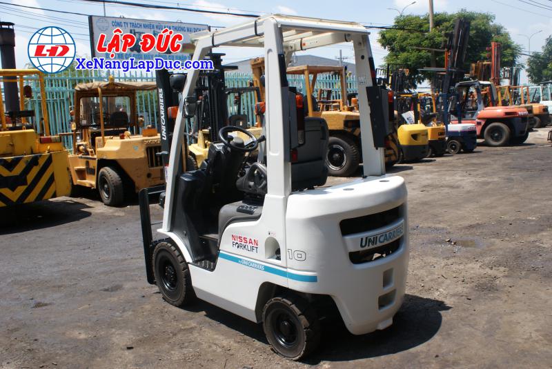 Xe nâng xăng cũ NISSAN 1 tấn NP1F1 # 400155 giá rẻ