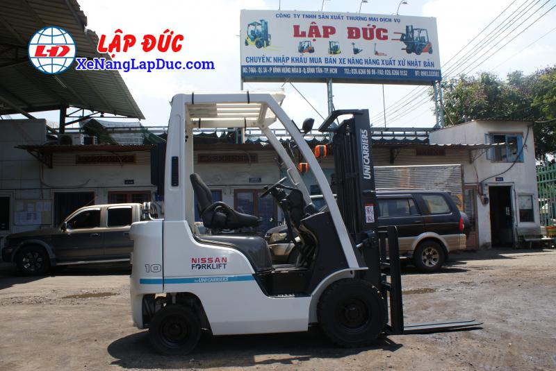 Xe nâng máy xăng NISSAN 1 tấn NP1F1 # 400155 giá rẻ