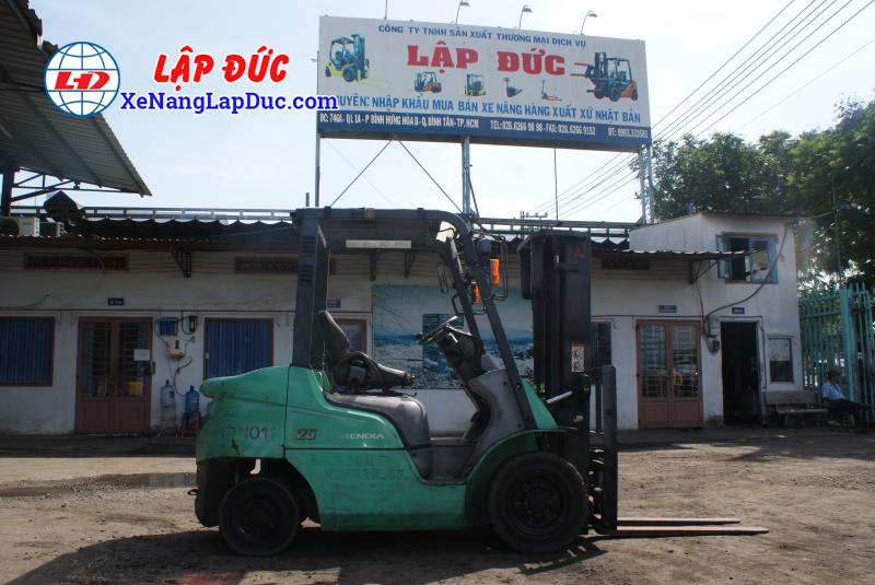 Xe Nâng dầu MITSUBISHI 2.5 tấn FD25T-F18C số tự động