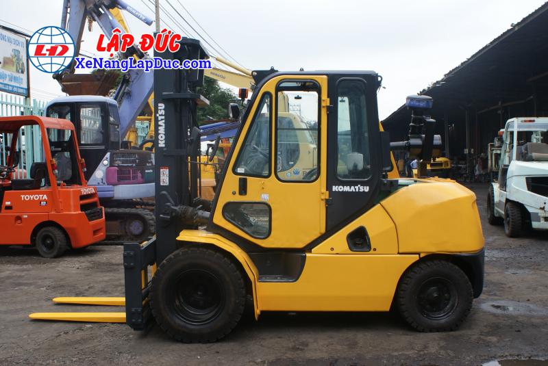 Xe Nâng Dầu 4 Tấn KOMATSU FD40T-10 # 136484 Xe Nâng Dầu 4 Tấn KOMATSU FD40T-10 # 136484