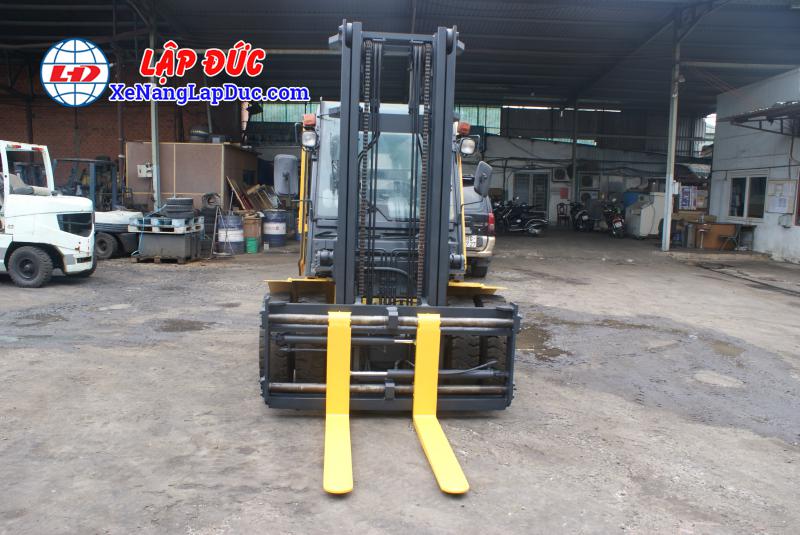 Xe Nâng Dầu 4 Tấn KOMATSU FD40T-10 # 136484 Xe Nâng Dầu 4 Tấn KOMATSU FD40T-10 # 136484