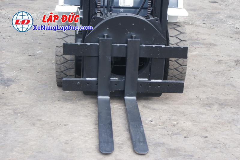 xe-nang-dau-2500kg-uni-fd25t14 (9)