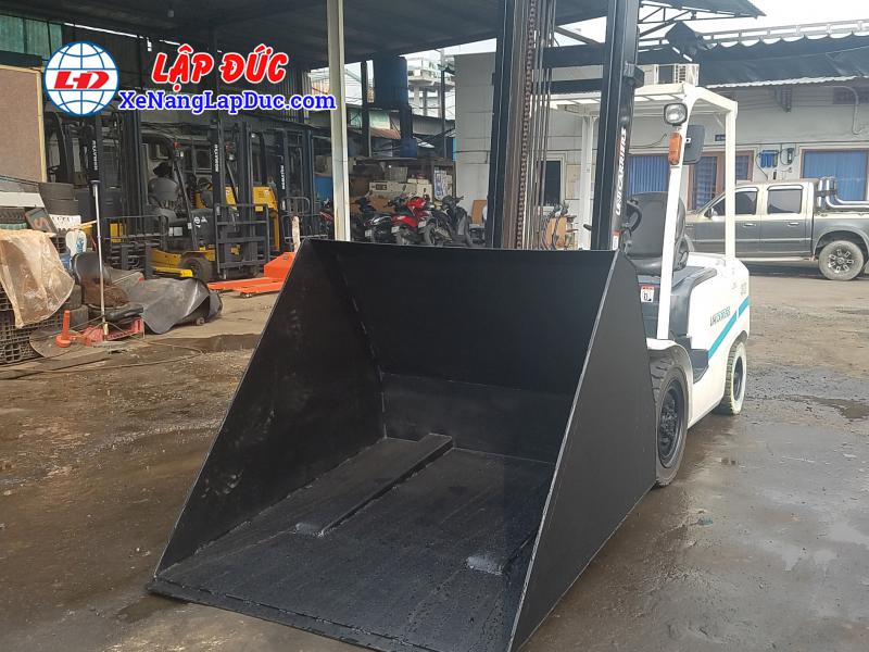 Xe Nâng Dầu UNI CARRIER FD30C3Z Gầu Xúc Gật Gù-2