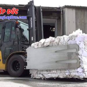 Xe nâng gắn kẹp vuông