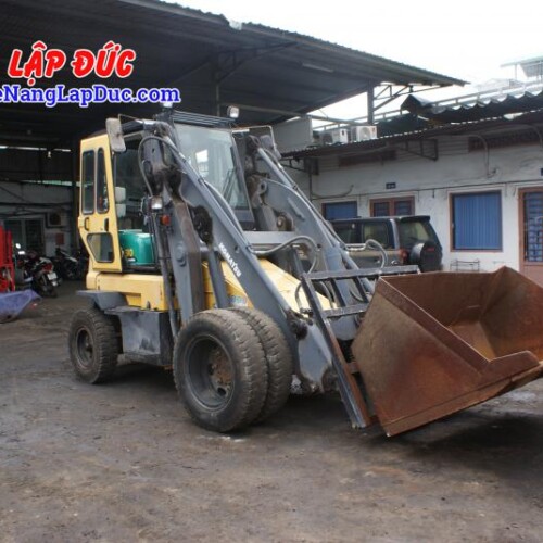 Xe xúc nâng KOMATSU SD30-6
