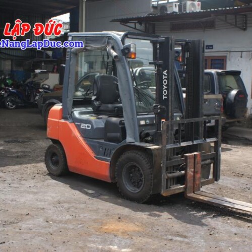 Xe nâng dầu TOYOTA 2 tấn 8FD20