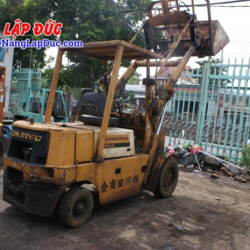 XE XÚC NÂNG KOMATSU SD15-3
