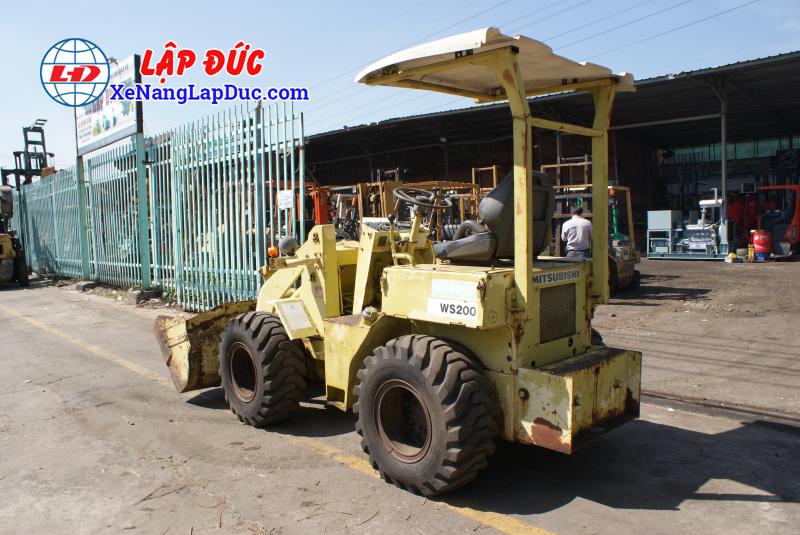 XE XÚC NÂNG MITSUBISHI WS200-4