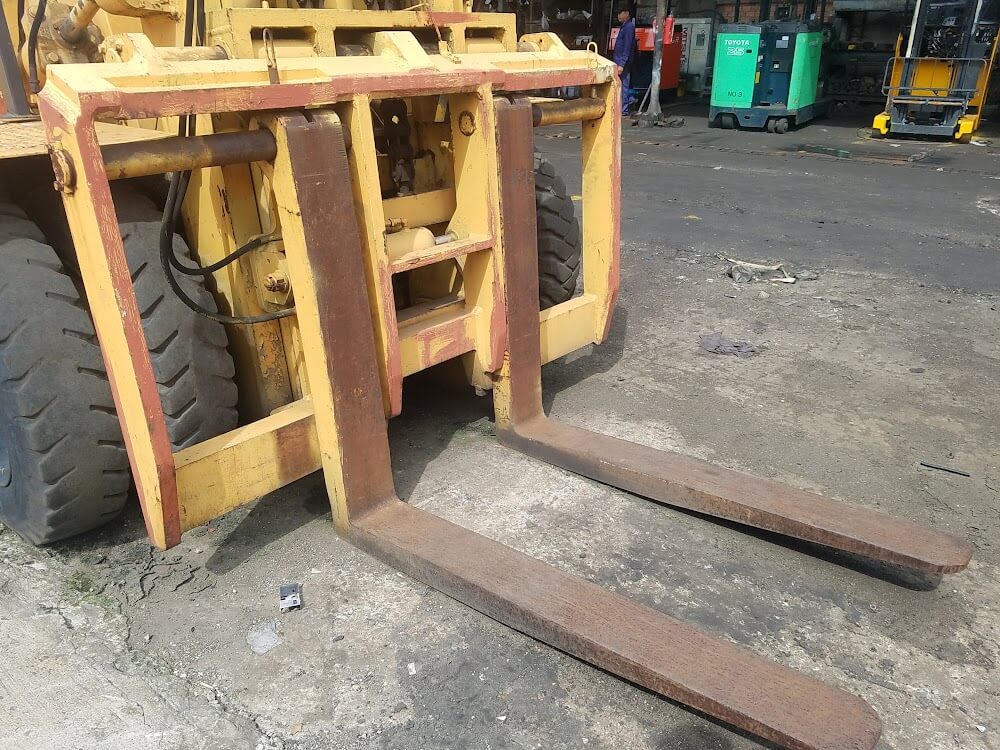 Càng xe nâng TOYOTA FDJ110 làm bằng thép tốt, to, chất lượng cao Càng xe nâng TOYOTA FDJ110 làm bằng thép tốt, to, chất lượng cao