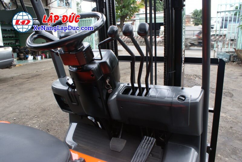 TOYOTA-6FB15-#-20967-13 Buồng lái của xe nâng TOYOTA 6FB15