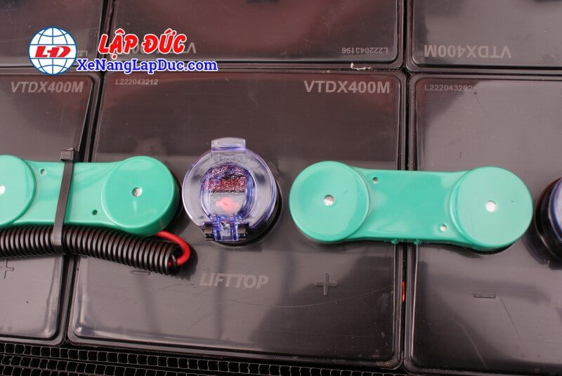 Bình ắc quy Lifttop mã VTDX400M trên xe nâng TOYOTA-6FB15-#-20967 Bình ắc quy Lifttop mã VTDX400M mới 100% giúp xe hoạt động hết công suất