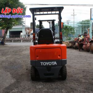 Mặt sau xe nâng TOYOTA 6FB15