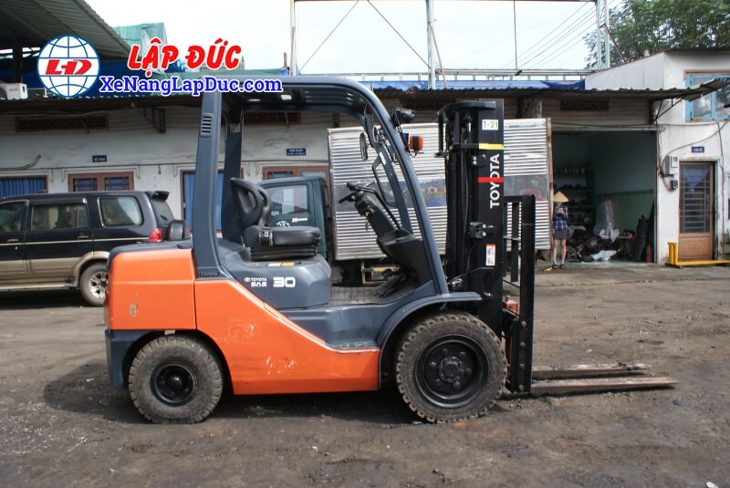Xe Nâng Dầu 3 Tấn TOYOTA 02-8FD30