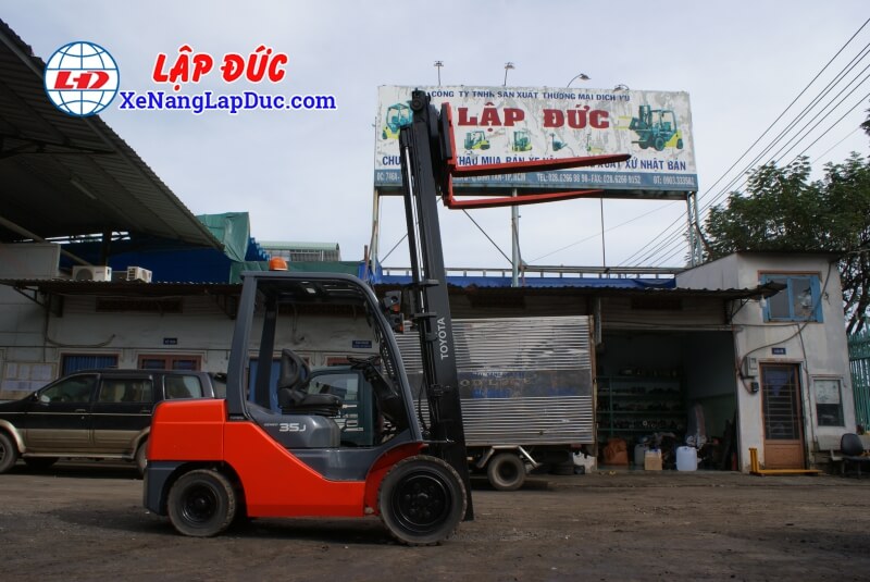 Xe nâng dầu TOYOTA 8FDJ35