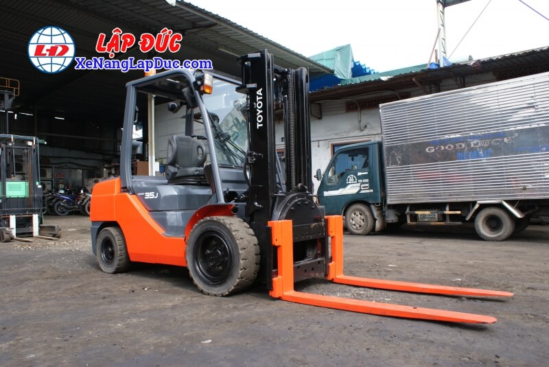 TOYOTA-8FDJ35-#-61101-2 Xe nâng dầu TOYOTA 8FDJ35