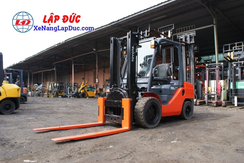 Xe nâng dầu TOYOTA 8FDJ35