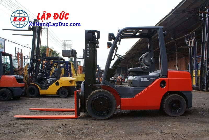 Xe nâng dầu TOYOTA 8FDJ35