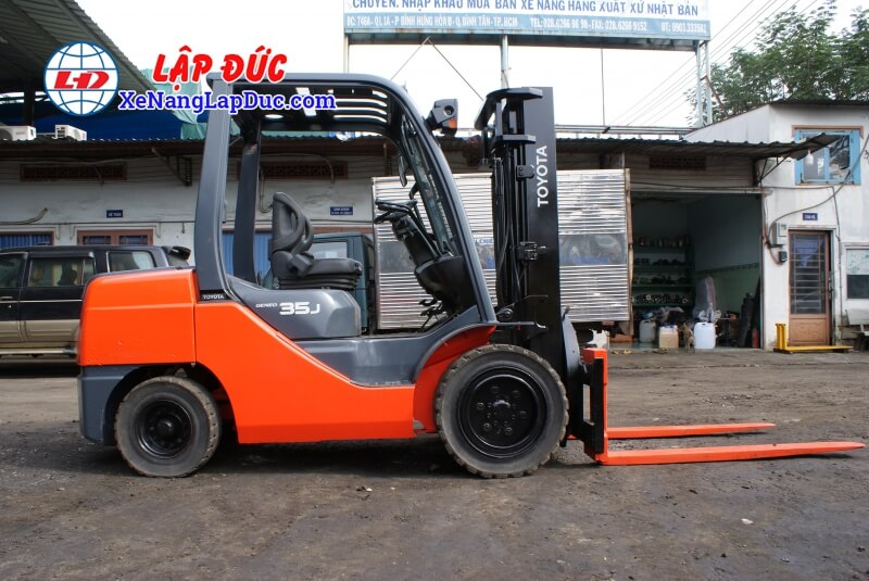 Xe nâng dầu TOYOTA 8FDJ35