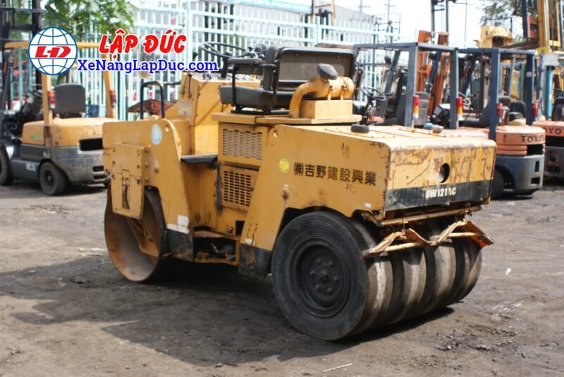 XE LU BOMAG
