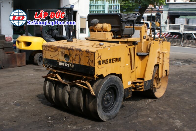 XE LU BOMAG