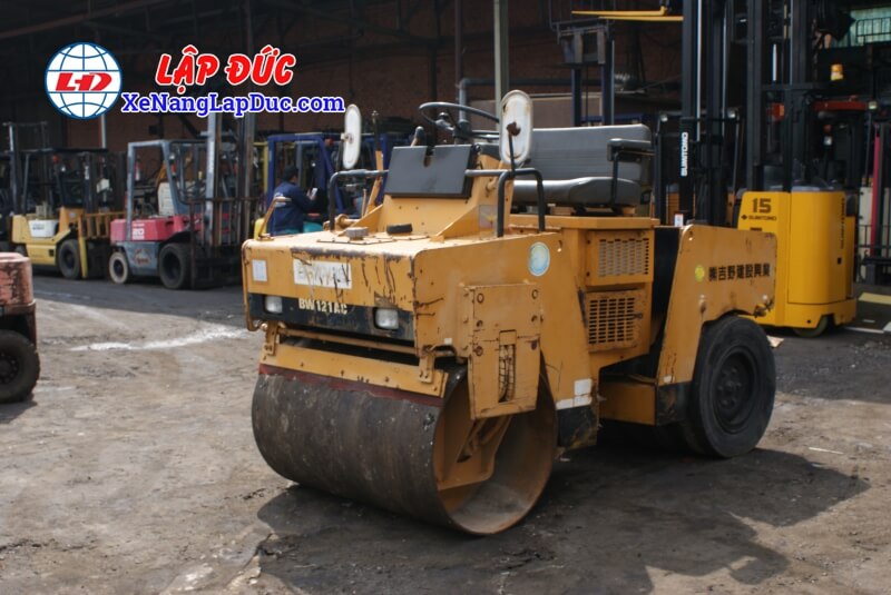 XE LU BOMAG