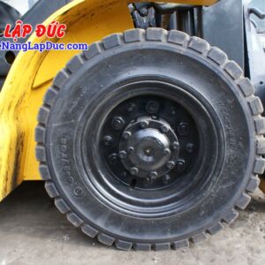 Lốp trước xe nâng dầu KOMATSU FD20T-17