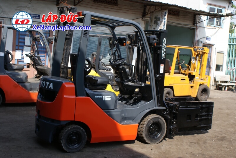 Xe Nâng Dầu TOYOTA 02-8FD15 # 31440