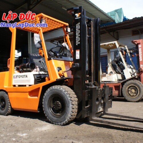 xe nâng dầu 2.5 tấn TOYOTA 4FD25