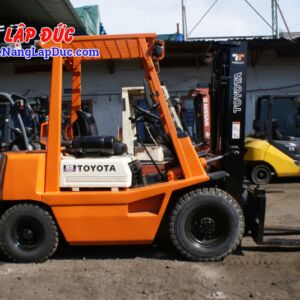 Lốp trước của xe sử dụng lốp có kích thước 700-12 và lốp sau có kích thước 600-9