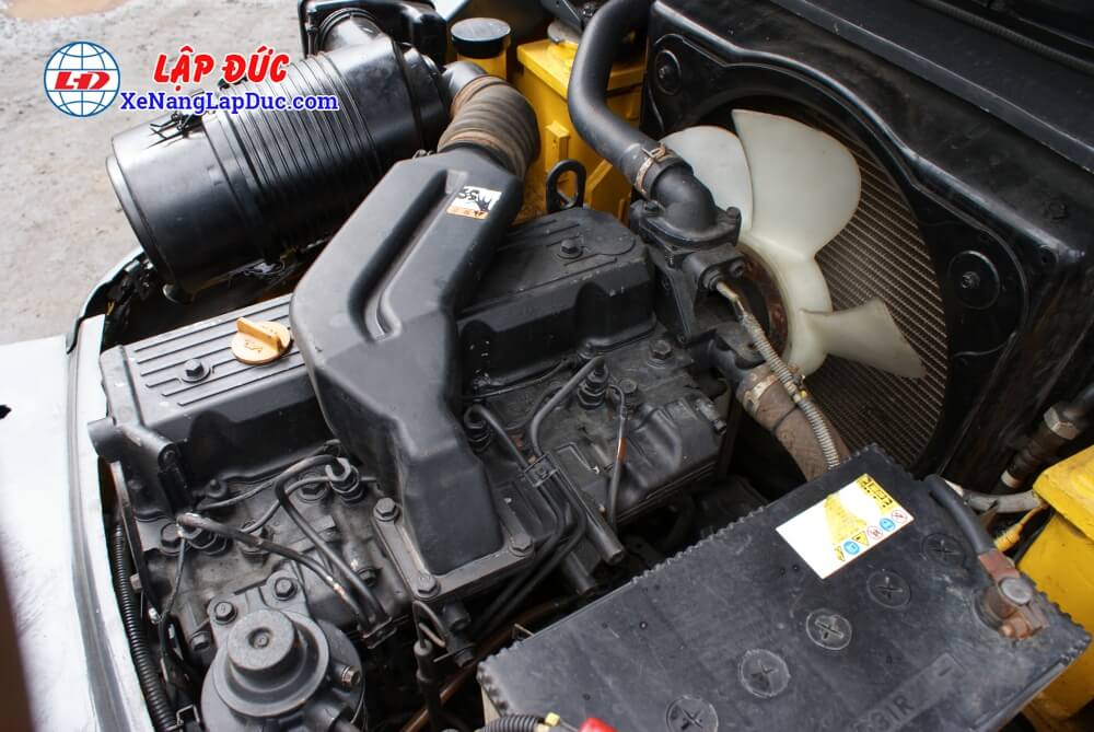 Động cơ trên xe nâng dầu KOMATSU FD25T-17