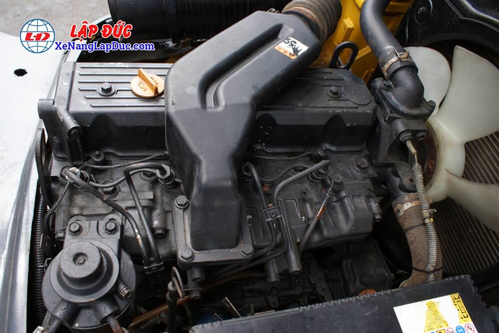Động cơ trên xe nâng dầu KOMATSU FD25T-17
