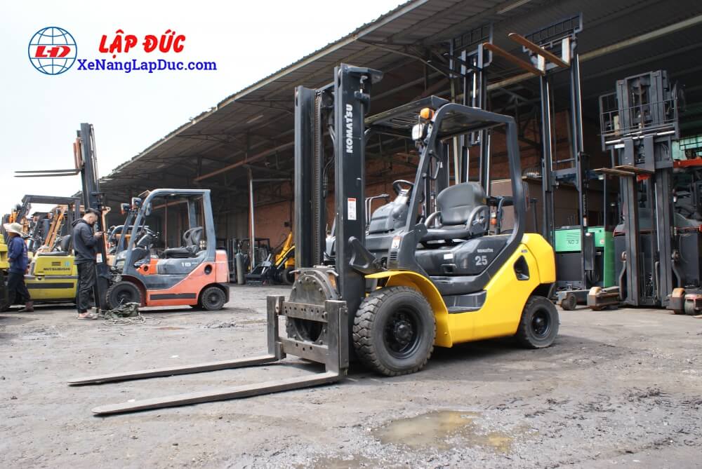 Xe nâng KOMATSU FD25-17