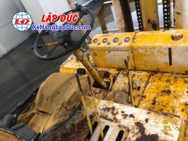 Vô lăng, buồng lái - Xe nâng komatsu FD50-1 5 tấn máy dầu Vô lăng, buồng lái - Xe nâng komatsu FD50-1 5 tấn máy dầu