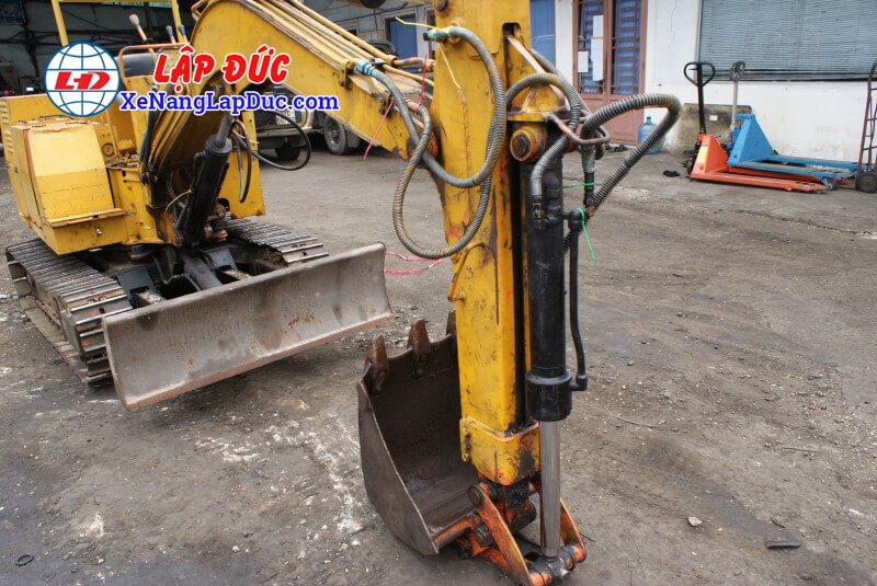 Hình ảnh gầu và cần xúc trên Xe đào KOBUTA KH8