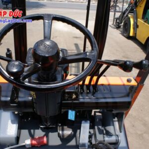 Khu vực điều khiển trên Xe nâng điện TOYOTA 2.5 tấn 5FB25