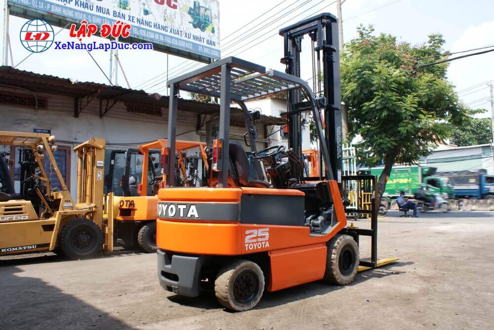 Xe nâng điện TOYOTA 2.5 tấn 5FB25 cũ Xe nâng điện TOYOTA 2.5 tấn 5FB25 cũ
