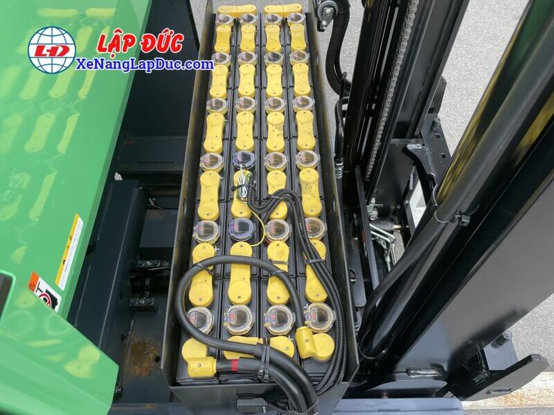 Bình ắc quy 48v trên xe nâng điện TOYOTA 8FBR10 Bình ắc quy 48v trên xe nâng điện TOYOTA 8FBR10