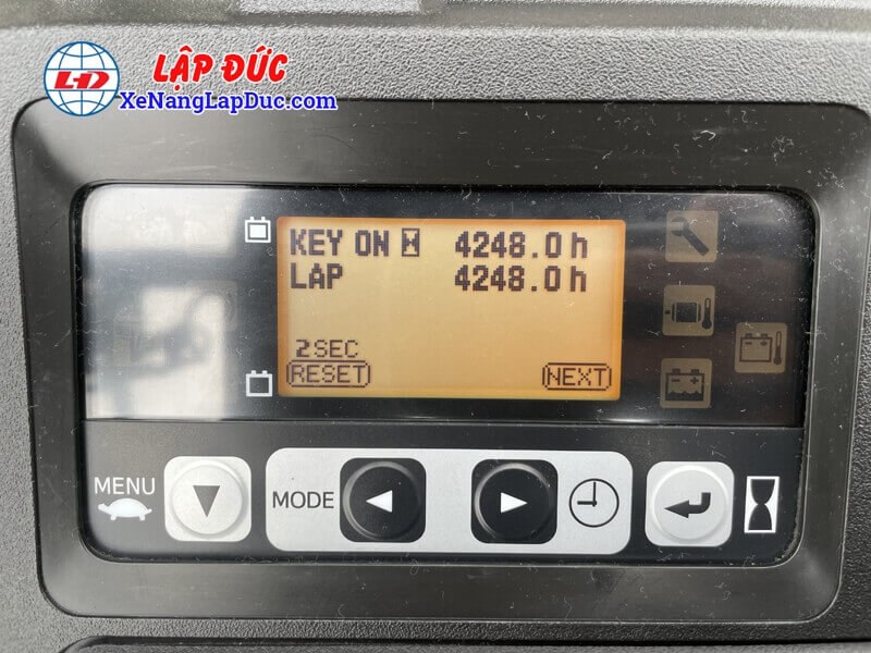 màn hình led trên xe nâng TOYOTA 8FBR10 màn hình led trên xe nâng TOYOTA 8FBR10