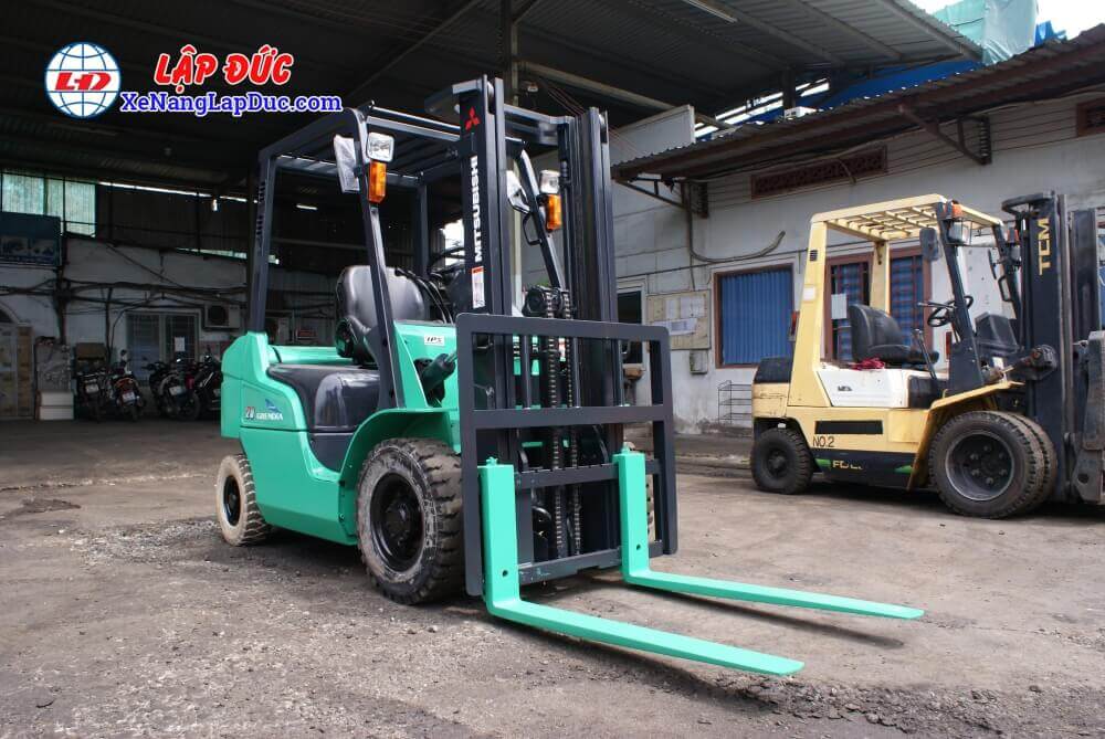 Xe nâng MITSUBISHI FD20T-F18C Xe nâng MITSUBISHI FD20T-F18C là xe nâng số tự động đời mới nhất của Mitsubishi Nhật Bản.