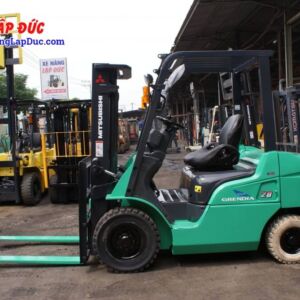Buồng lái có thiết kế hiện đại với ghế lái êm, chiều cao ghế có phù hợp với thể trạng tài xế Việt nam