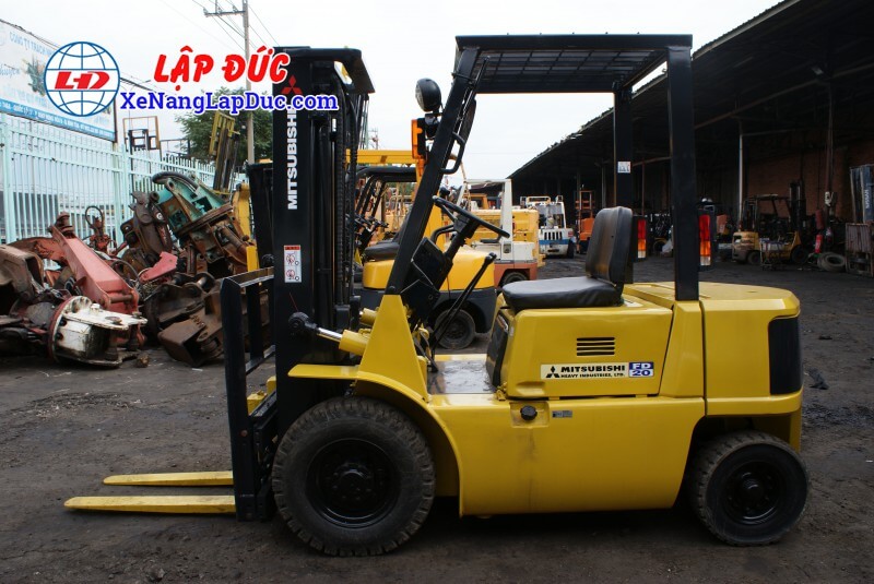 Dòng xe nâng MITSUBISHI FD20-F18A được sơn màu vàng đặc trưng giúp dex nhận biết Dòng xe nâng MITSUBISHI FD20-F18A được sơn màu vàng đặc trưng giúp dex nhận biết