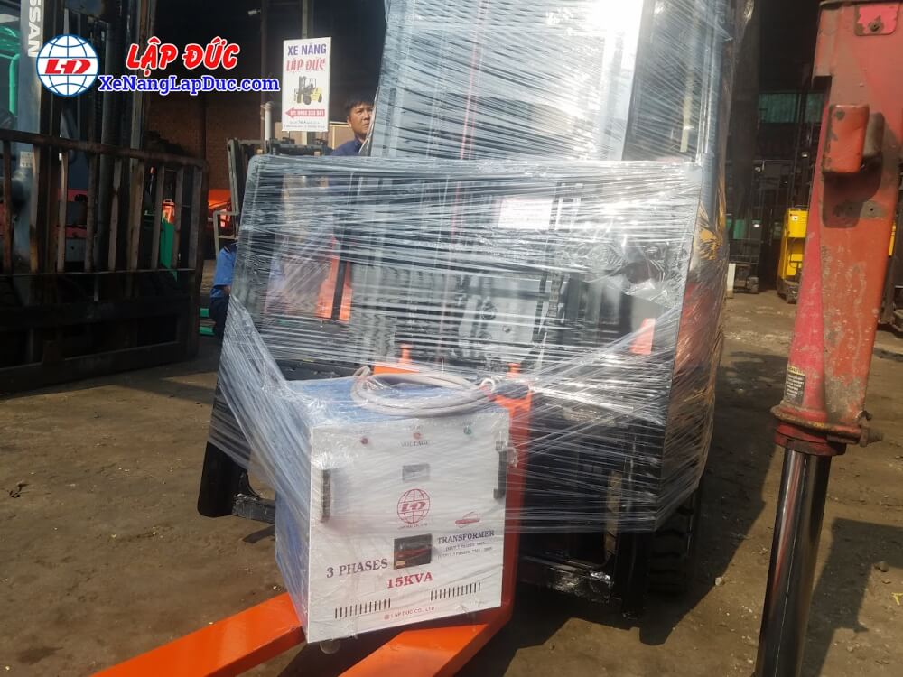Xe nâng 2-2.5 tấn bán tại công ty Lập Đức được tặng kèm biến áp 15KVA