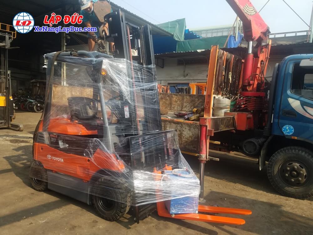Xe nâng 2-2.5 tấn bán tại công ty Lập Đức được tặng kèm biến áp 15KVA