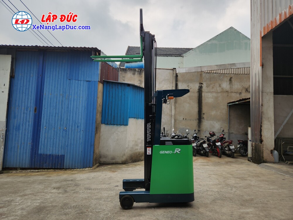 Xe nâng điện đứng lái 900kg Toyota 7FBRK9 17 Xe nâng điện đứng lái 900kg Toyota 7FBRK9 17