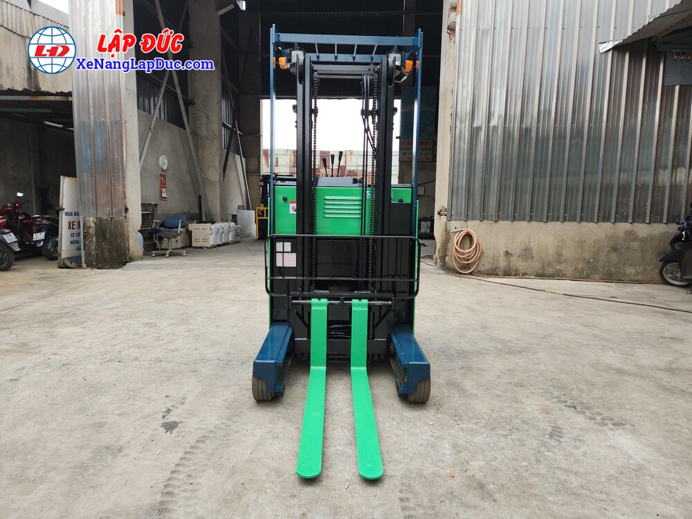 Xe nâng điện đứng lái 900kg Toyota 7FBRK9 2 Xe nâng điện đứng lái 900kg Toyota 7FBRK9 2