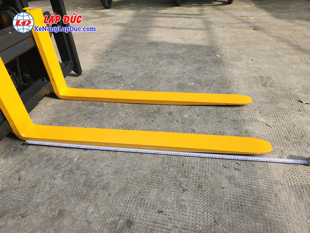 Càng của xe nâng điện 1.5 tấn Komatsu FB15 12 có chiều dài 1m2