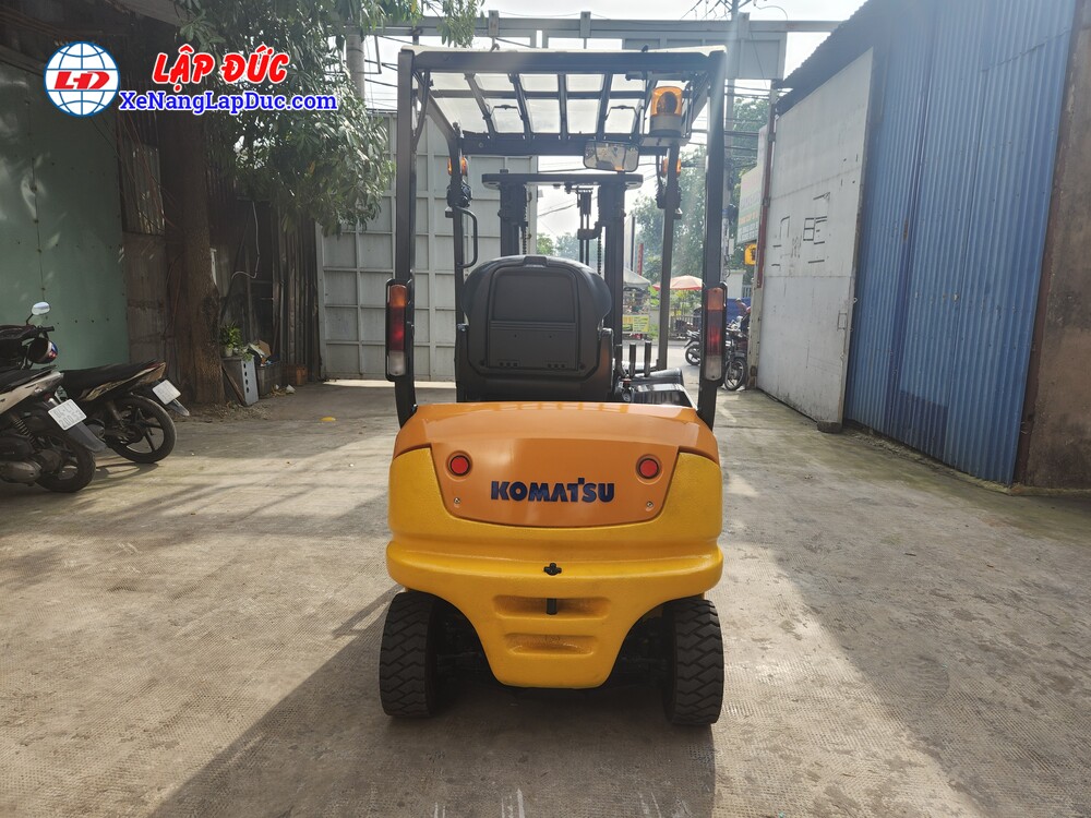 Phía sau xe nâng Komatsu FB15 12