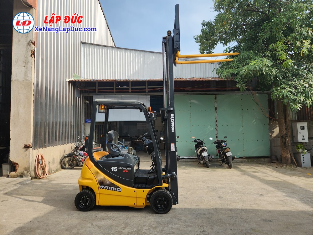 Xe nâng Komatsu FB15 12có chiều cao nâng 3m