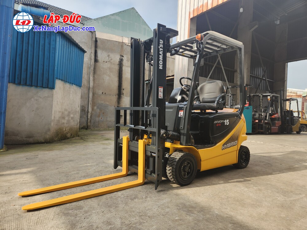 Xe nâng điện 1.5 tấn KOMATSU FB15 12 với bộ càng nâng dài 1m2