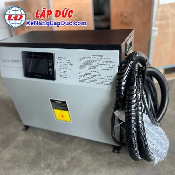 may-sac-nhanh-pin-lithium-xe-nang-48v-150a (2) Máy sạc nhanh pin Lithium Xe nâng 48V 150A